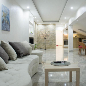 New Moment Lux 2, Belgrad
